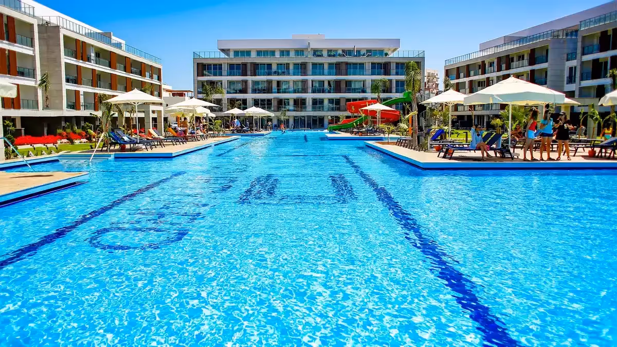 Courtyard Apartments in Long Beach, Iskele